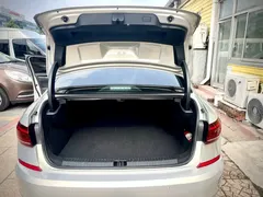 2022 Volkswagen Passat 430PHEV Luxury — фото 16