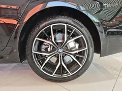 2022 BMW 5 Series 5 530Li M, чёрный — фото 14
