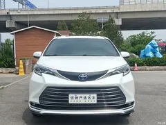 2021 Toyota Sienna 2.5L Hybrid Premium — фото 2