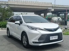 2021 Toyota Sienna 2.5L Hybrid Premium — фото 4