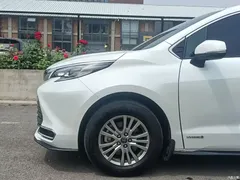 2021 Toyota Sienna 2.5L Hybrid Premium — фото 5