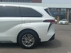 2021 Toyota Sienna 2.5L Hybrid Premium — фото 9