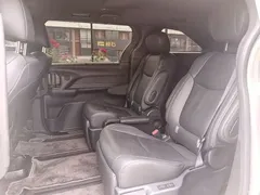 2021 Toyota Sienna 2.5L Hybrid Premium — фото 18