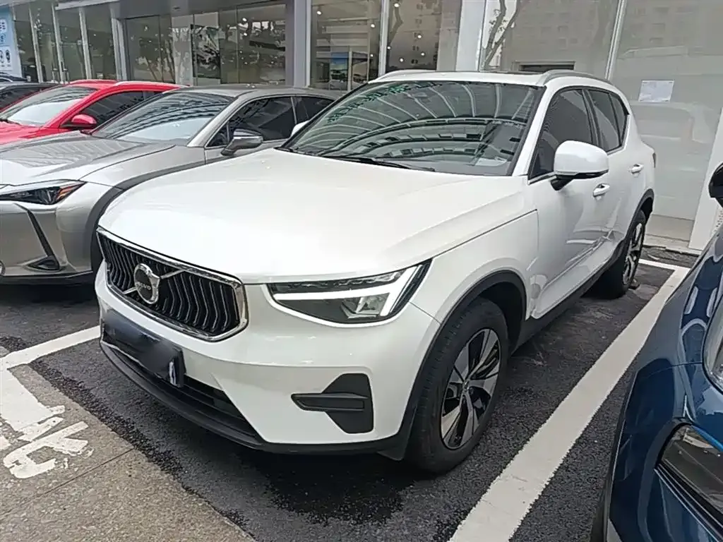 2023 Volvo XC40 Luxury