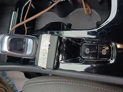 2023 Volvo XC40 Luxury, белый — фото 9