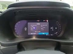 2023 Volvo XC40 Luxury, белый — фото 12