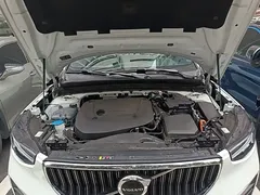 2023 Volvo XC40 Luxury, белый — фото 20