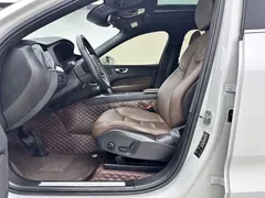 2021 Volvo XC60 T5 4WD Luxury, белый — фото 16