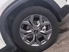 2023 Kia Seltos 1.5L CVT Luxury, белый — фото 15