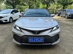 2021 Toyota Camry 2.5G Luxury — фото 2
