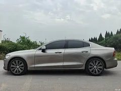 2022 Volvo S60 B4 Zhiyuan Sport — фото 3