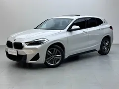 2022 BMW X2 M, белый — фото 1