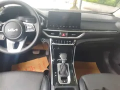2021 Kia Cerato 1.5L CVT Fashion, белый — фото 13