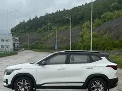 2021 Kia Seltos 1.5L CVT Trend, белый — фото 3