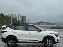 2021 Kia Seltos 1.5L CVT Trend, белый — фото 5