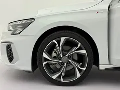 2022 Audi A3 Sportback 35 TFSI Luxury Sport, белый — фото 22