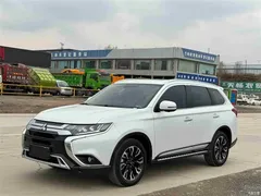 2020 Mitsubishi Outlander 2.4L 4WD 7-seater, белый — фото 1
