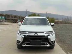 2020 Mitsubishi Outlander 2.4L 4WD 7-seater, белый — фото 2