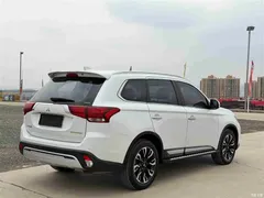 2020 Mitsubishi Outlander 2.4L 4WD 7-seater, белый — фото 4