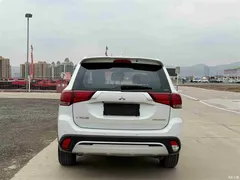 2020 Mitsubishi Outlander 2.4L 4WD 7-seater, белый — фото 5