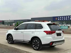 2020 Mitsubishi Outlander 2.4L 4WD 7-seater, белый — фото 6
