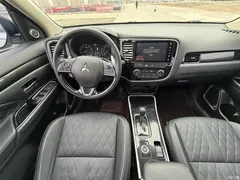 2020 Mitsubishi Outlander 2.4L 4WD 7-seater, белый — фото 9