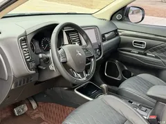 2020 Mitsubishi Outlander 2.4L 4WD 7-seater, белый — фото 11