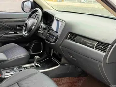 2020 Mitsubishi Outlander 2.4L 4WD 7-seater, белый — фото 12