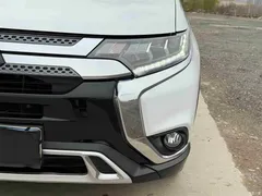 2020 Mitsubishi Outlander 2.4L 4WD 7-seater, белый — фото 13