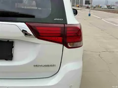 2020 Mitsubishi Outlander 2.4L 4WD 7-seater, белый — фото 16