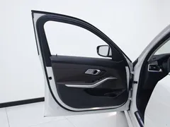 2021 BMW 3 Series 325Li M Sport Package, белый — фото 12