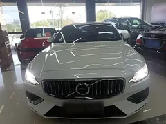 2022 Volvo S60 B4 Luxury, белый — фото 3