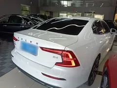 2022 Volvo S60 B4 Luxury, белый — фото 7