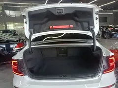 2022 Volvo S60 B4 Luxury, белый — фото 19
