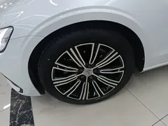 2022 Volvo S60 B4 Luxury, белый — фото 23