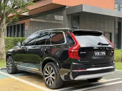 2022 Volvo XC90 B5 Zhixing Luxury 7-seater, чёрный — фото 10