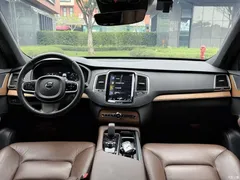 2022 Volvo XC90 B5 Zhixing Luxury 7-seater, чёрный — фото 11