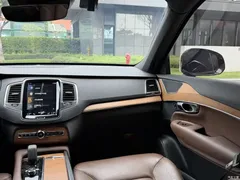 2022 Volvo XC90 B5 Zhixing Luxury 7-seater, чёрный — фото 16
