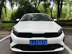 2023 Kia K3 1.5L CVT Luxury, белый — фото 2