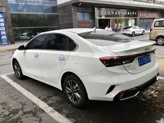 2023 Kia K3 1.5L CVT Luxury, белый — фото 9