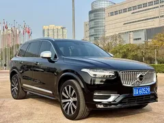 2021 Volvo XC90 B5 Luxury 7-seat, чёрный — фото 3