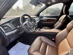 2021 Volvo XC90 B5 Luxury 7-seat, чёрный — фото 7