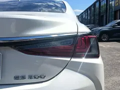 2021 Lexus ES 200, белый — фото 11