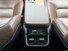 2022 Volvo XC90 B6 Zhiyi Luxury 7-seater, чёрный — фото 15