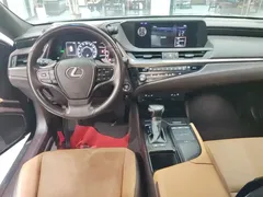 2020 Lexus ES 300h Premium, синий — фото 13
