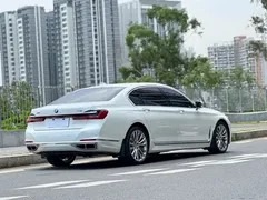 2019 BMW 7 Series 7 M760Li xDrive V12, белый — фото 3