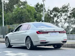 2019 BMW 7 Series 7 M760Li xDrive V12, белый — фото 4