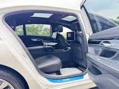 2019 BMW 7 Series 7 M760Li xDrive V12, белый — фото 21
