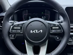 2023 Kia K3 1.5L CVT Luxury, белый — фото 16