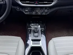 2023 Kia K3 1.5L CVT Luxury, белый — фото 17